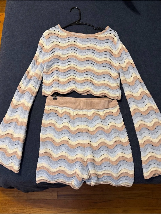 Willow & Wind Sweaters - Wave-Knit Cropped Sweater & Short Set - Pastel Blue/Cream/Tan